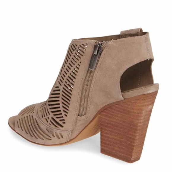 Vince Camuto Women’s Kimora Cutout Shield Sandal Size: 6.5 ColorWild MushroomNWT - Picture 4 of 16